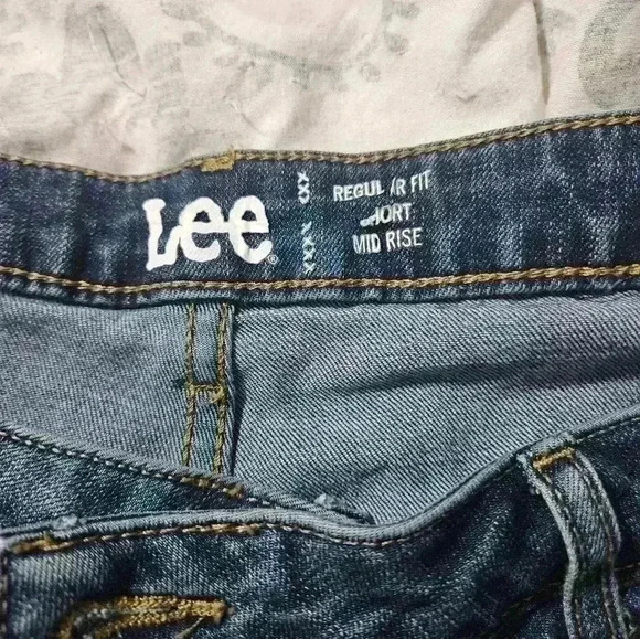 Lee plus size mid rise denim shorts! - Picture 2 of 5